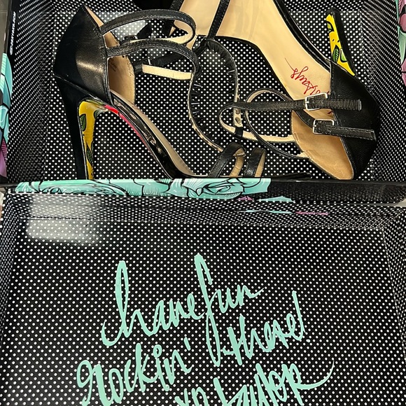 Rose Art Black Strappy Heel - Picture 6 of 8